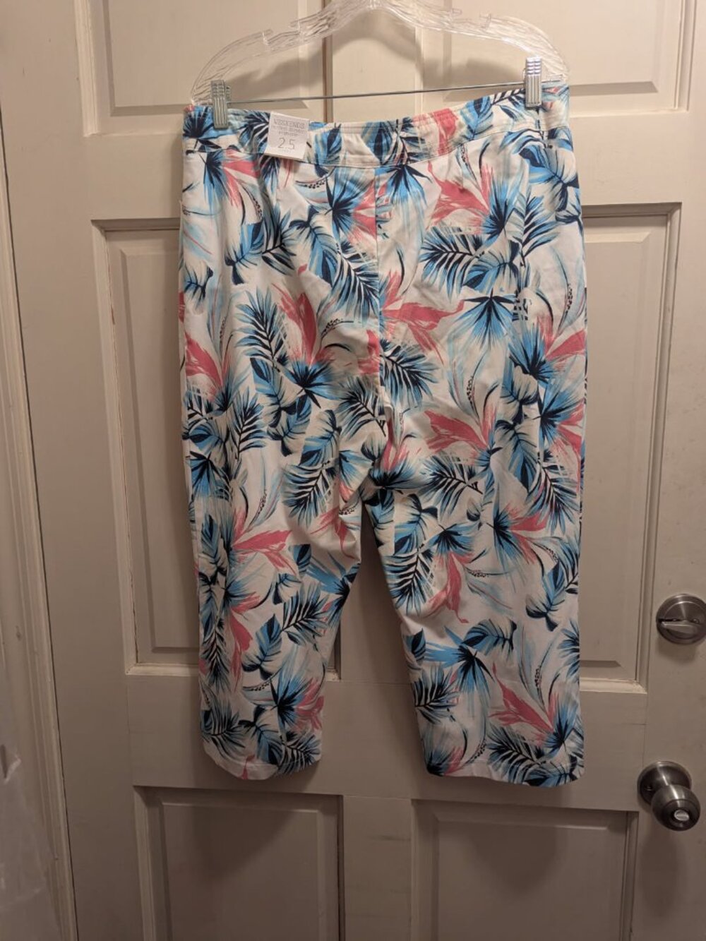 Capri's NWT Very cute Chico's size 2.5/ex-large - Picture 2 of 4